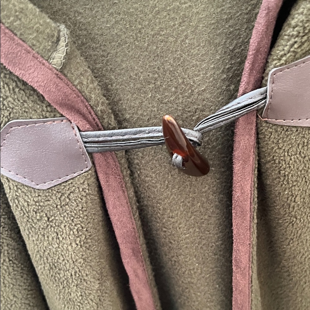 Elegant Army Green/Olive Hooded Cape - Picture 5 of 7